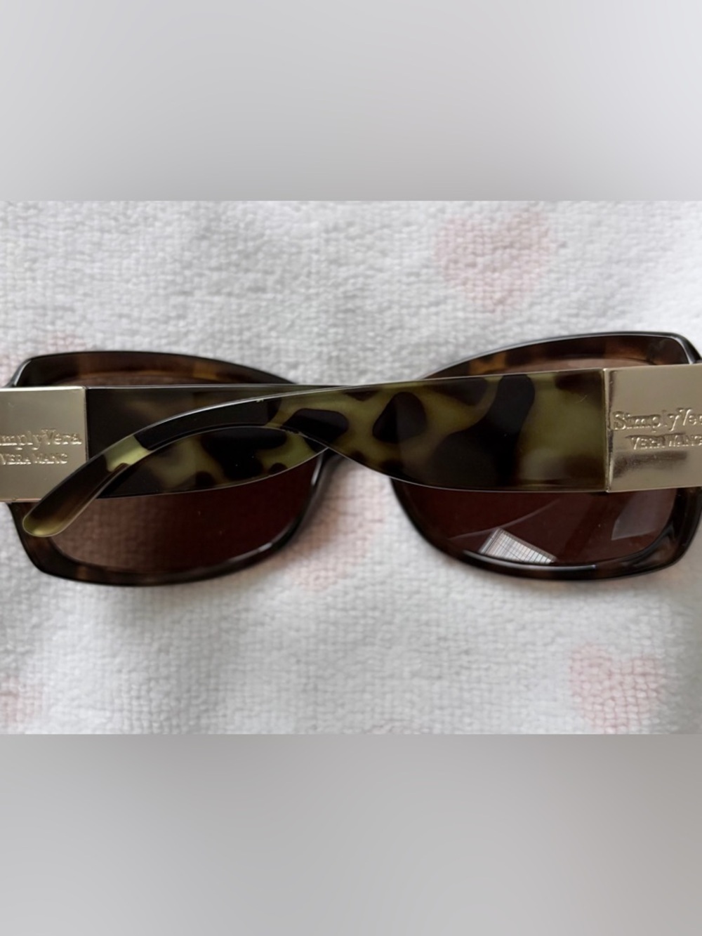 Vera Wang Brown Tortoiseshell Women's Sunglasses - Olive Temples - Picture 5 of 9